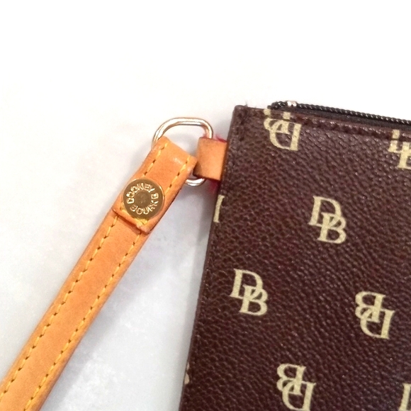 NEW! Dooney & Bourke Wristlet - Picture 2 of 5